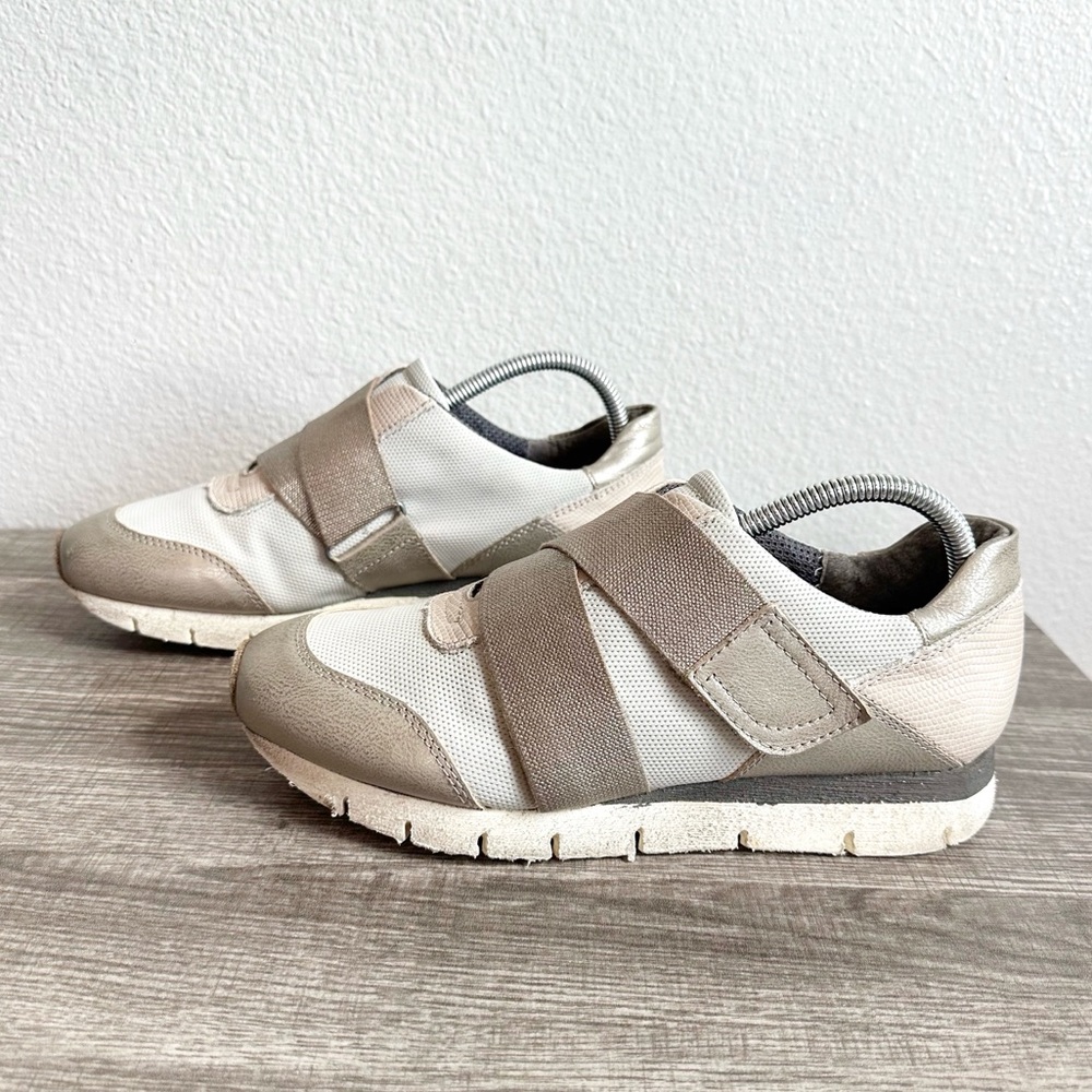 OTBT New Wave Pewter Velcro Stap Sneakers Women’s Size 9